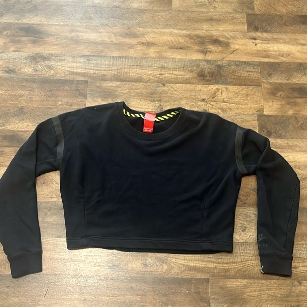 Nike cropped sweatshirt size medium
